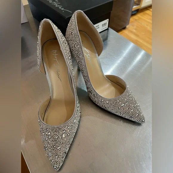 Blue by Betsey Johnson Women's Sb-hazil Pump Silver Satin size 9 - Picture 7 of 7